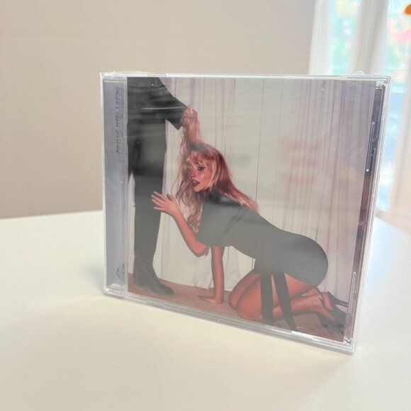 Sabrina Carpenter - Man's Best Friend Signed CD - Picture 2 of 3